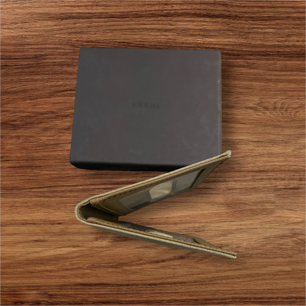 Prada Cream Women's Card Holder w/COA - Picture 5 of 6